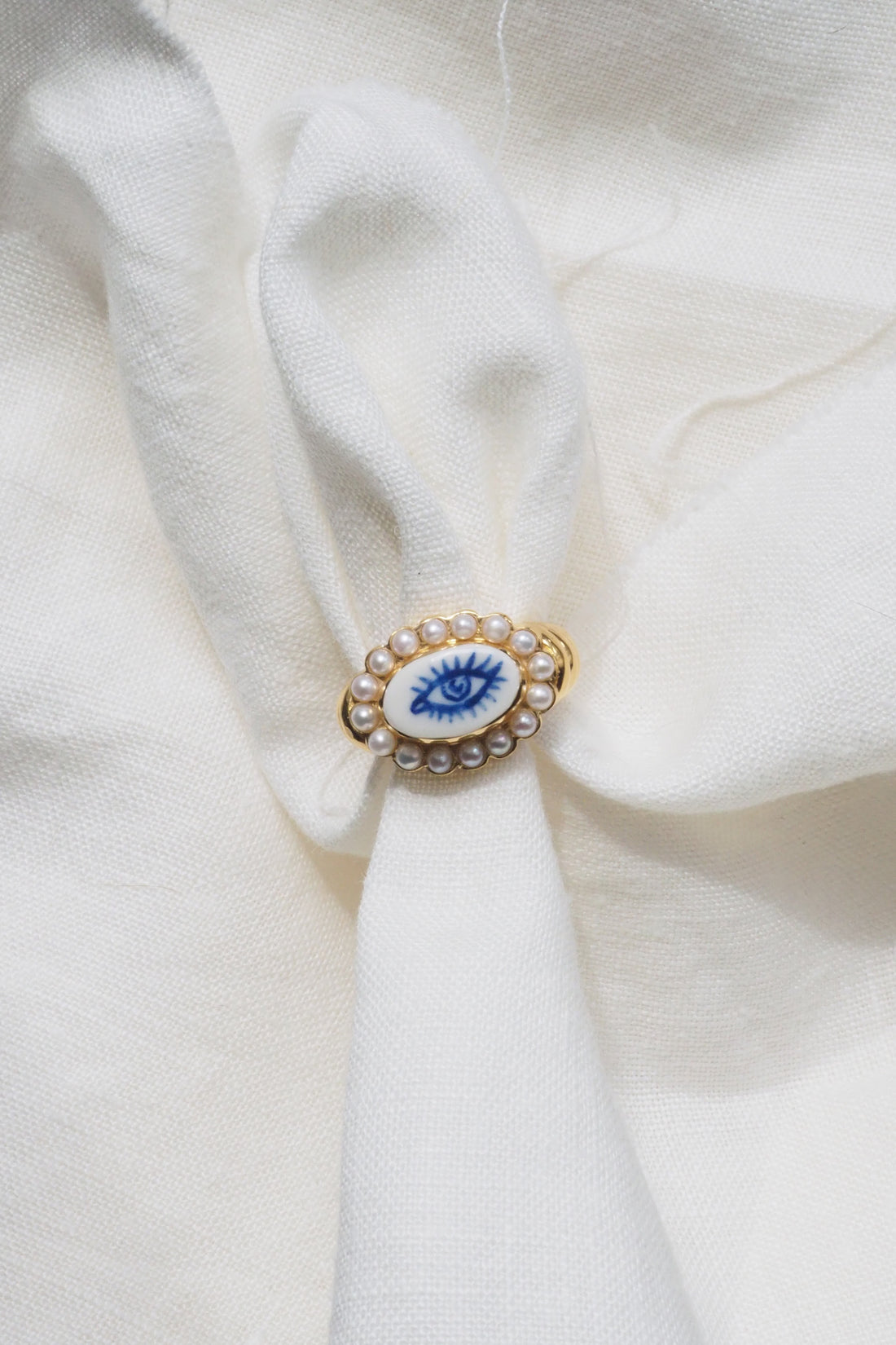 Lover's eye gold-plated