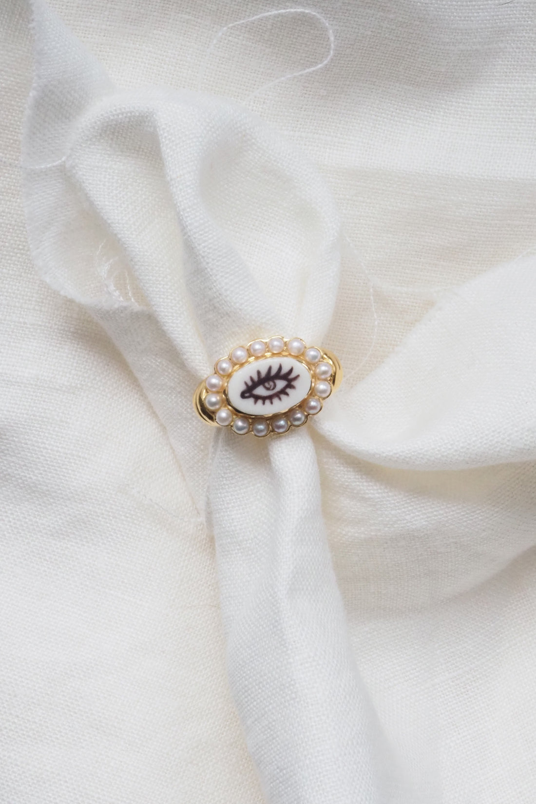 Lover's eye gold-plated