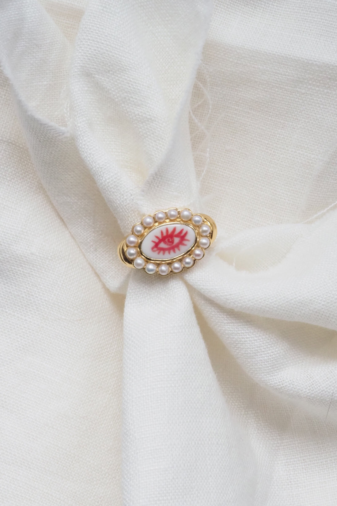 Lover's eye gold-plated