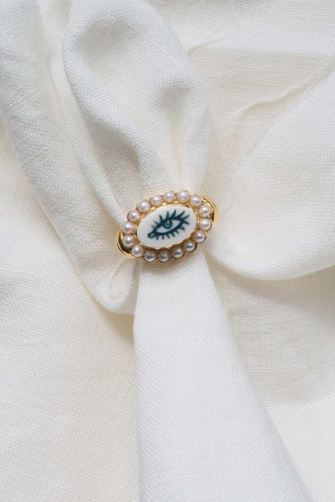 Lover's eye gold-plated