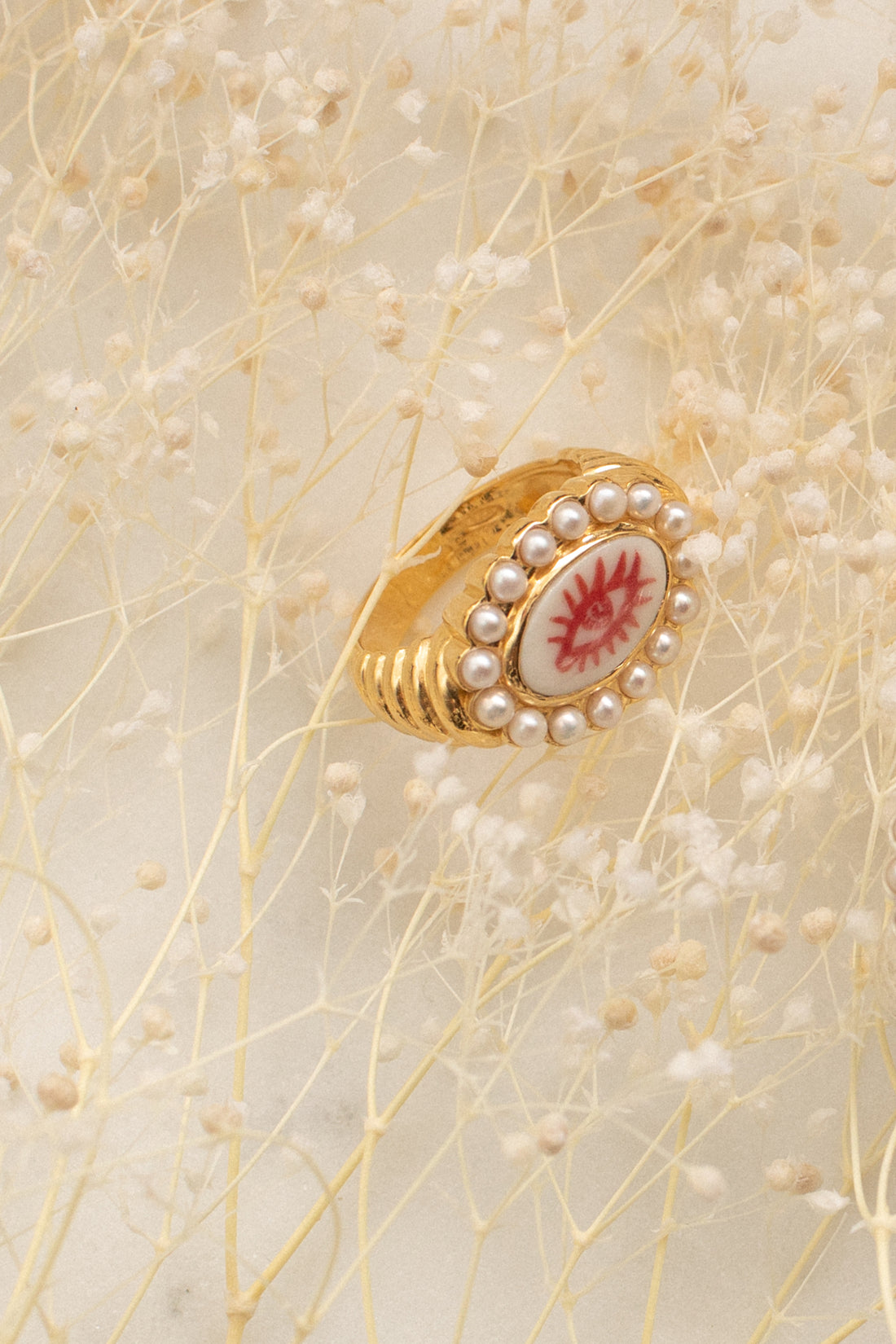 Lover's eye gold-plated